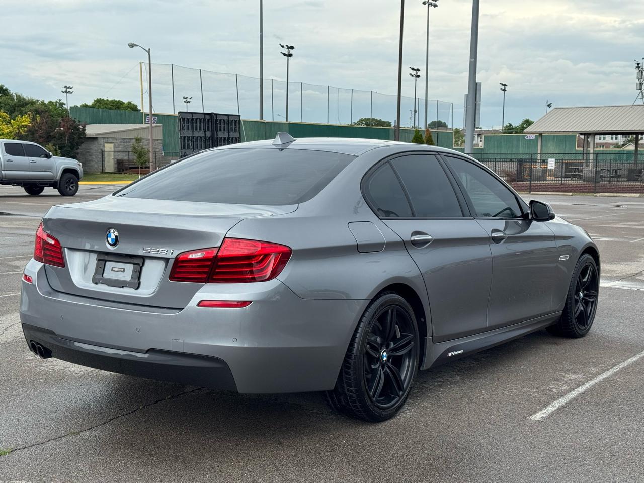 BMW 5-Series 528i 2014
