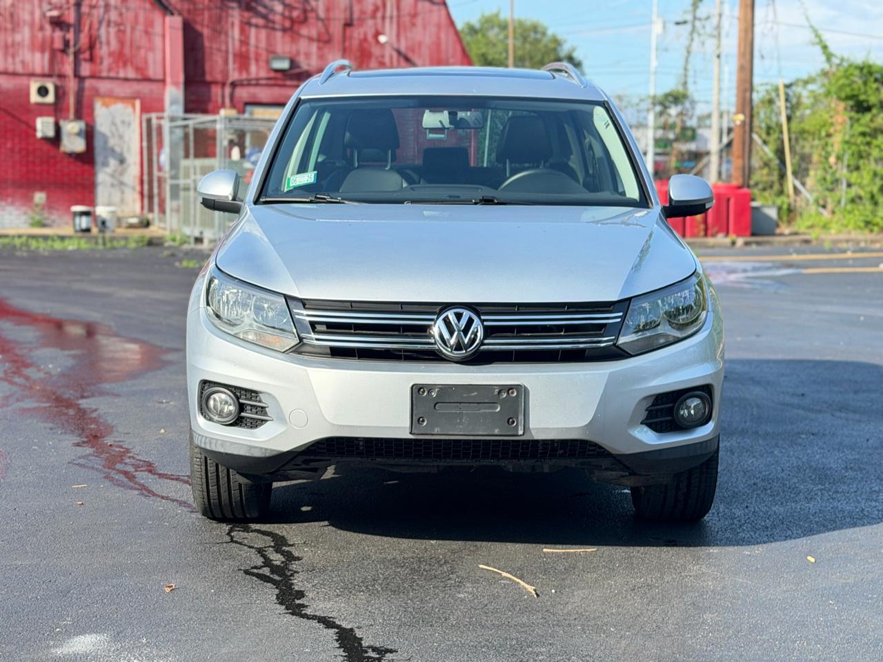 Volkswagen Tiguan 2.0T SE FWD 2012