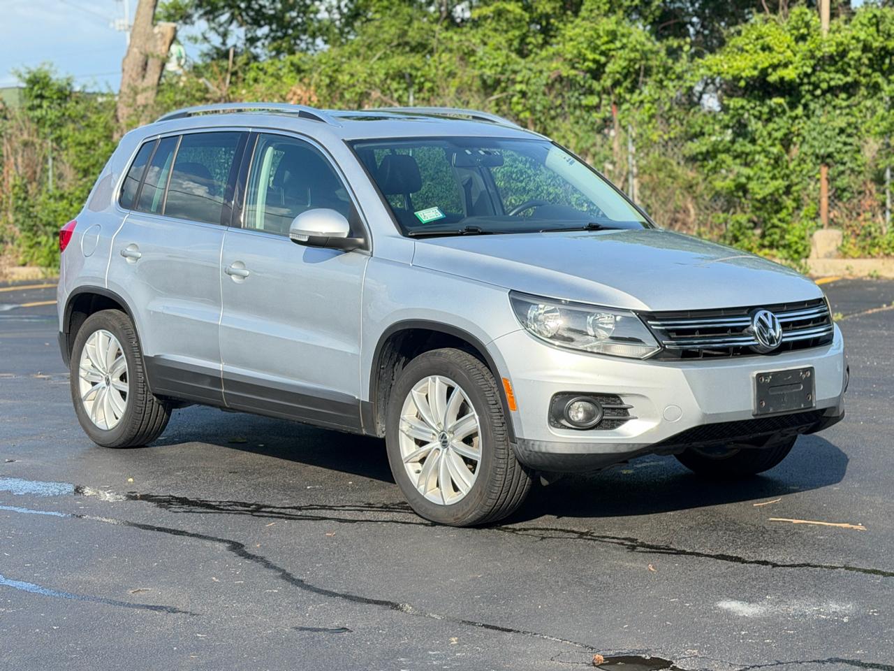 Volkswagen Tiguan 2.0T SE FWD 2012