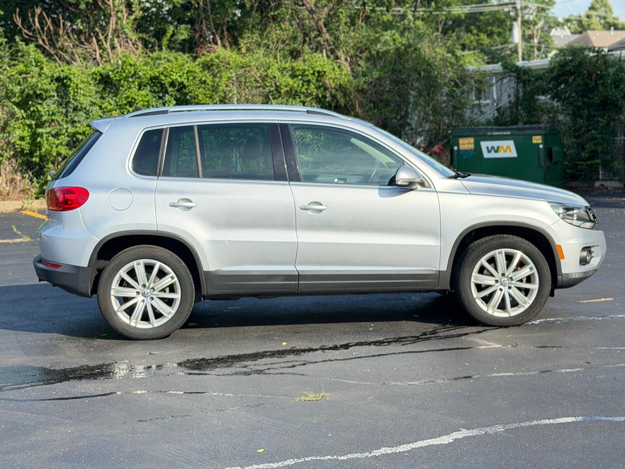 Volkswagen Tiguan 2.0T SE FWD 2012
