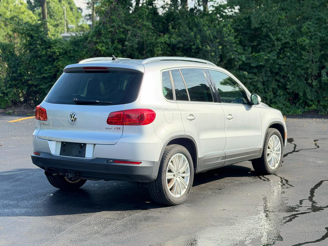 Volkswagen Tiguan 2.0T SE FWD 2012