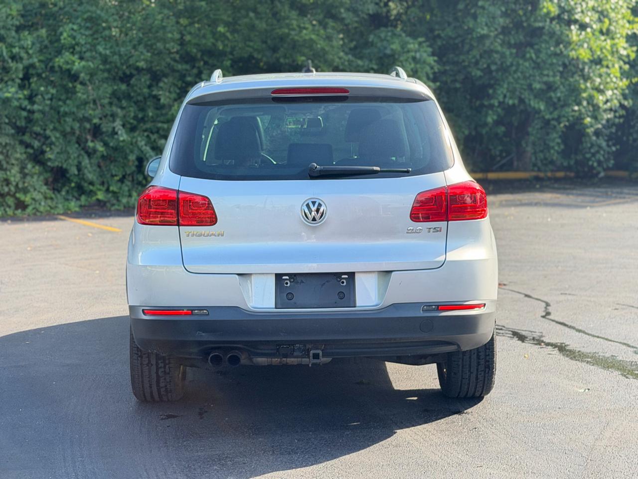 Volkswagen Tiguan 2.0T SE FWD 2012