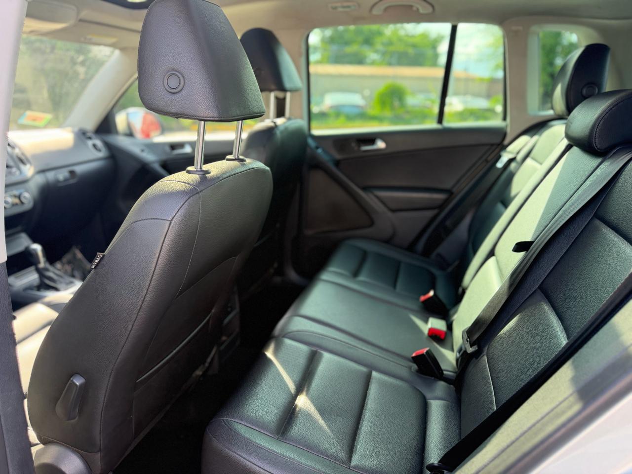 Volkswagen Tiguan 2.0T SE FWD 2012