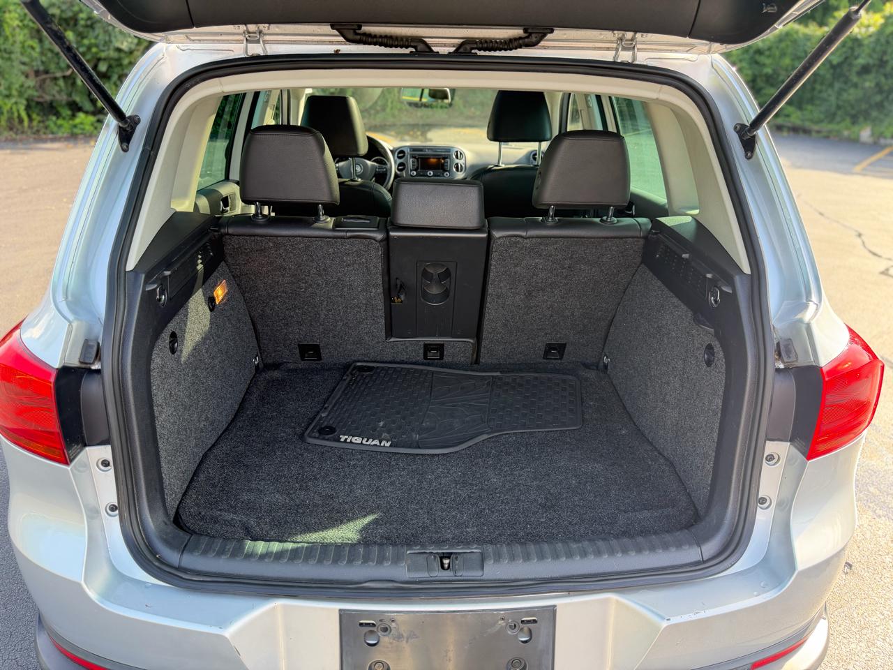 Volkswagen Tiguan 2.0T SE FWD 2012