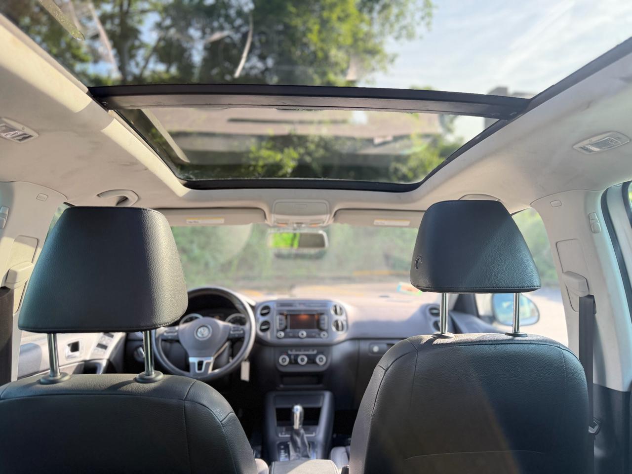 Volkswagen Tiguan 2.0T SE FWD 2012