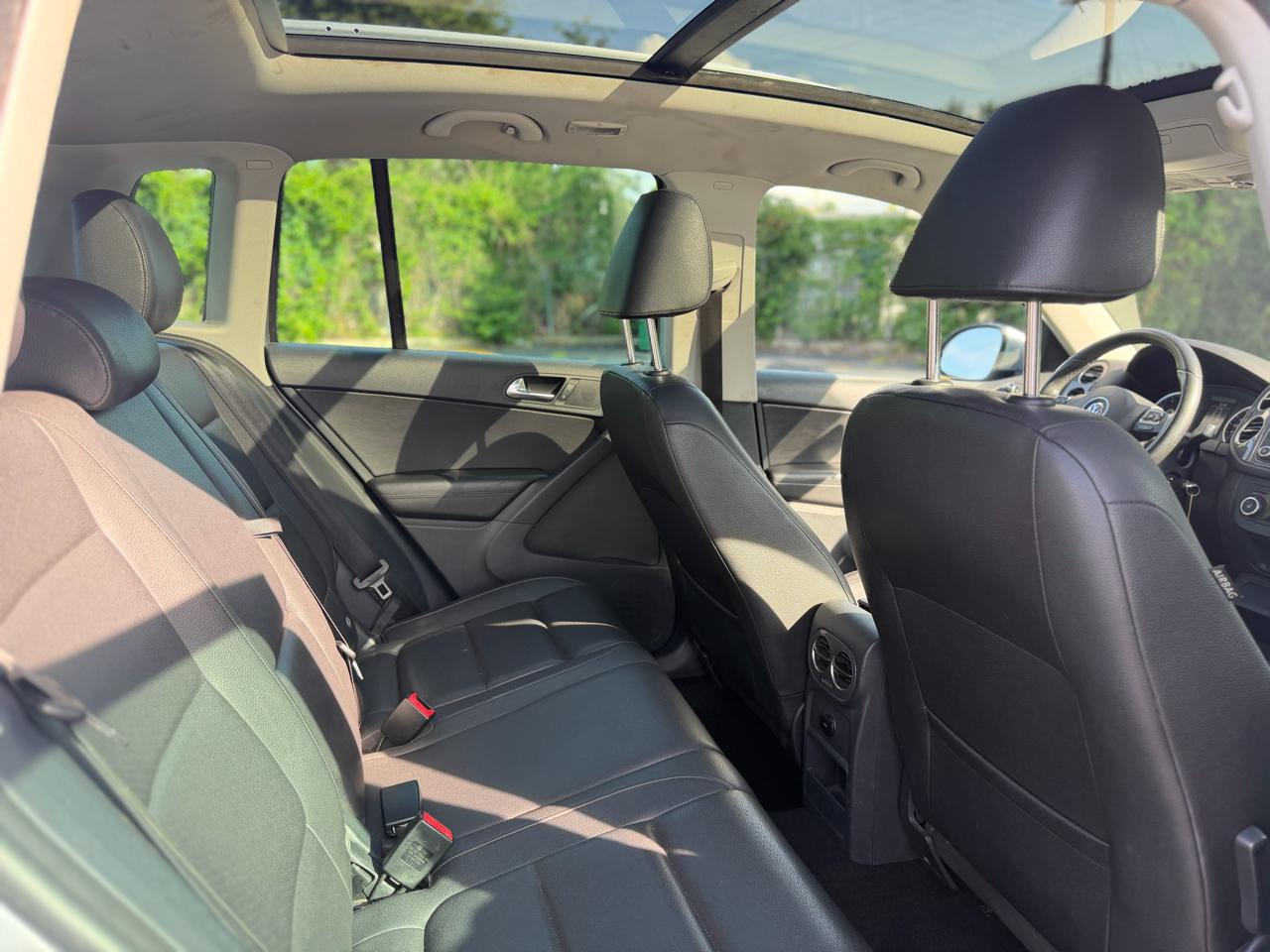 Volkswagen Tiguan 2.0T SE FWD 2012