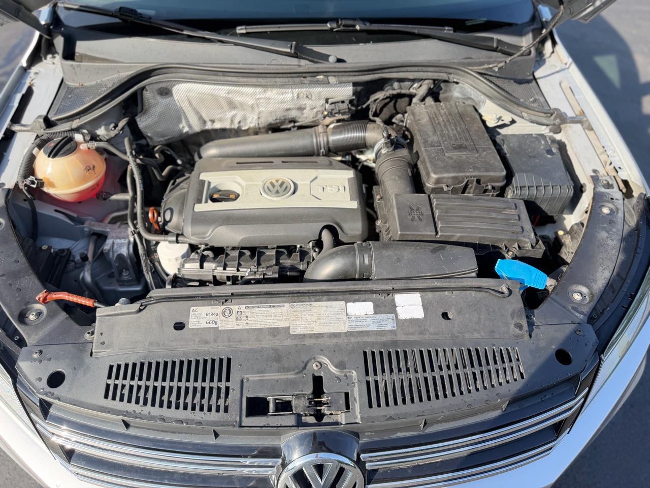 Volkswagen Tiguan 2.0T SE FWD 2012