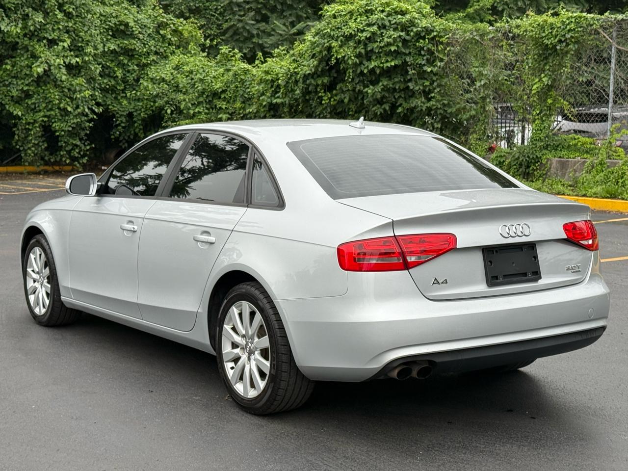 Audi A4 2.0T Premium Sedan quattro Manual 2013