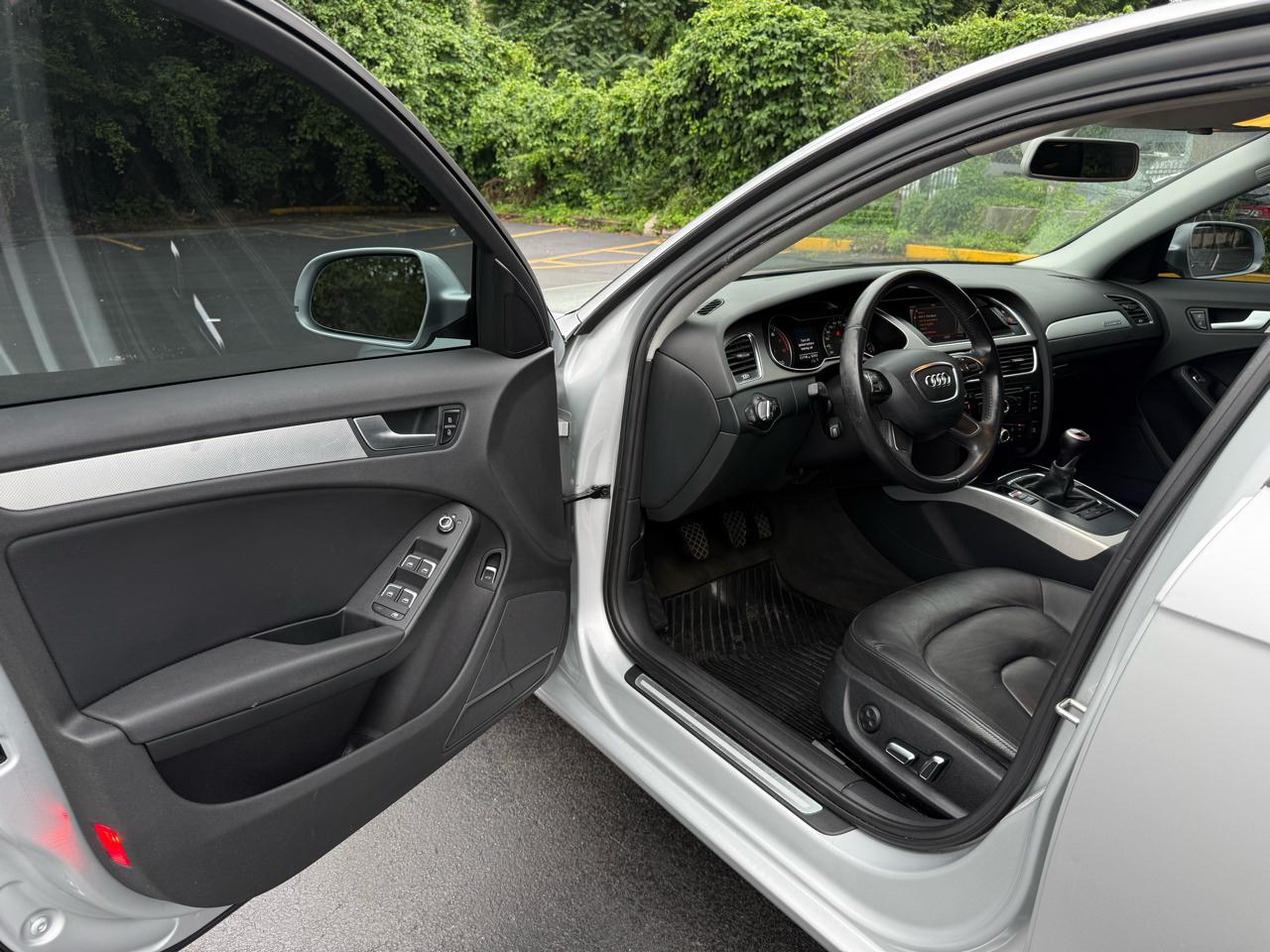 Audi A4 2.0T Premium Sedan quattro Manual 2013