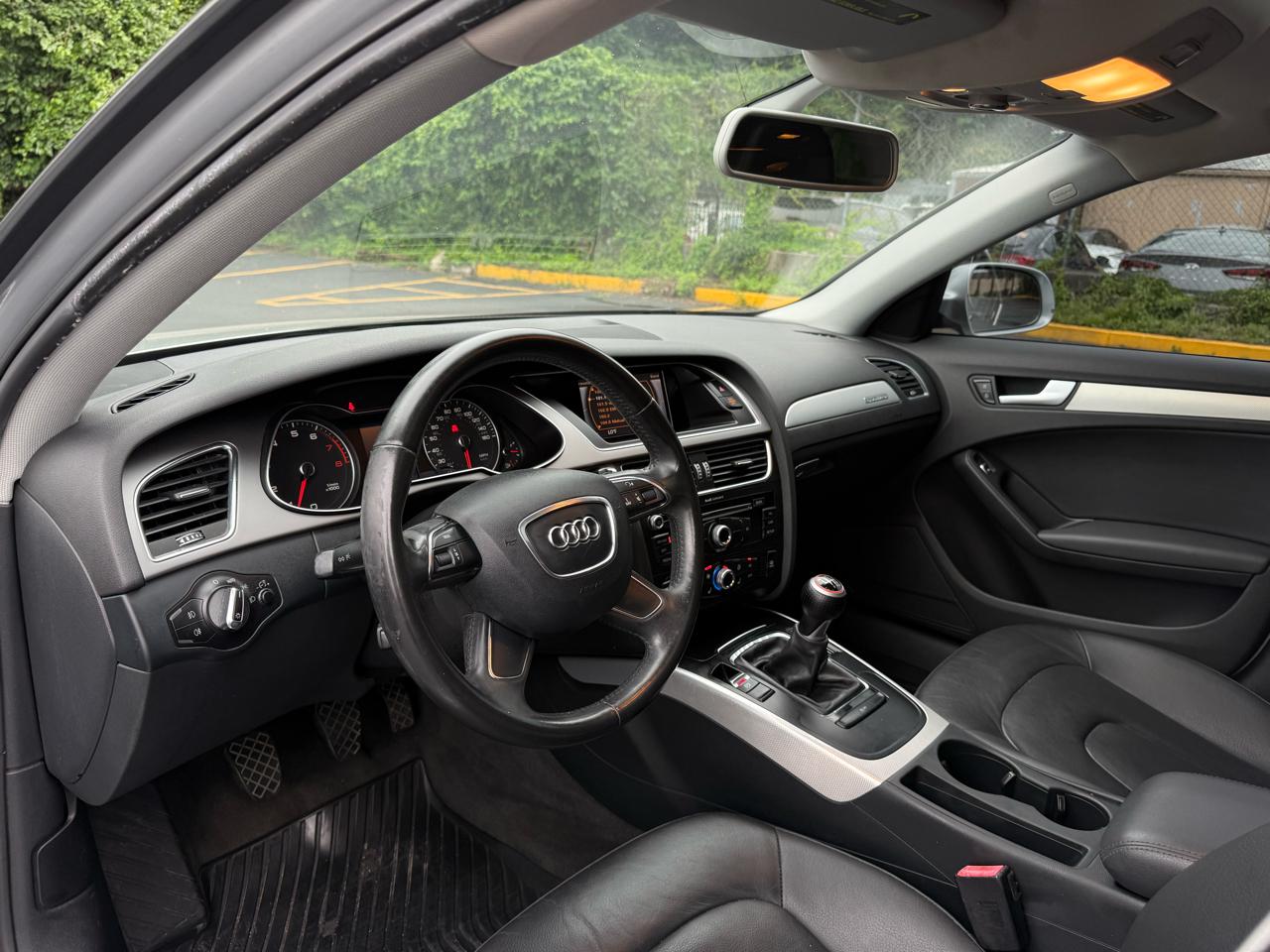 Audi A4 2.0T Premium Sedan quattro Manual 2013