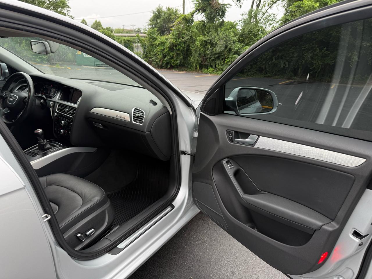 Audi A4 2.0T Premium Sedan quattro Manual 2013