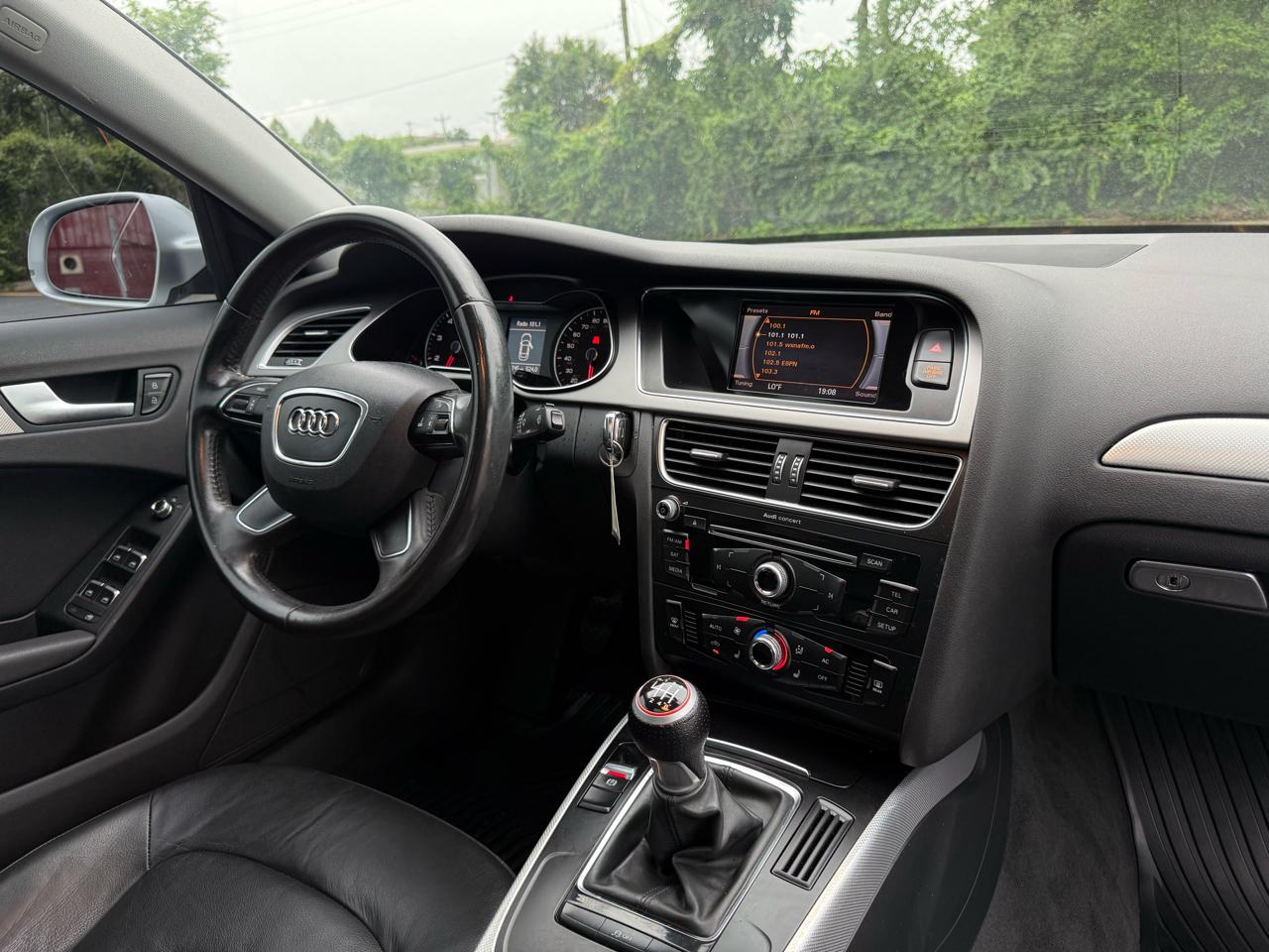 Audi A4 2.0T Premium Sedan quattro Manual 2013