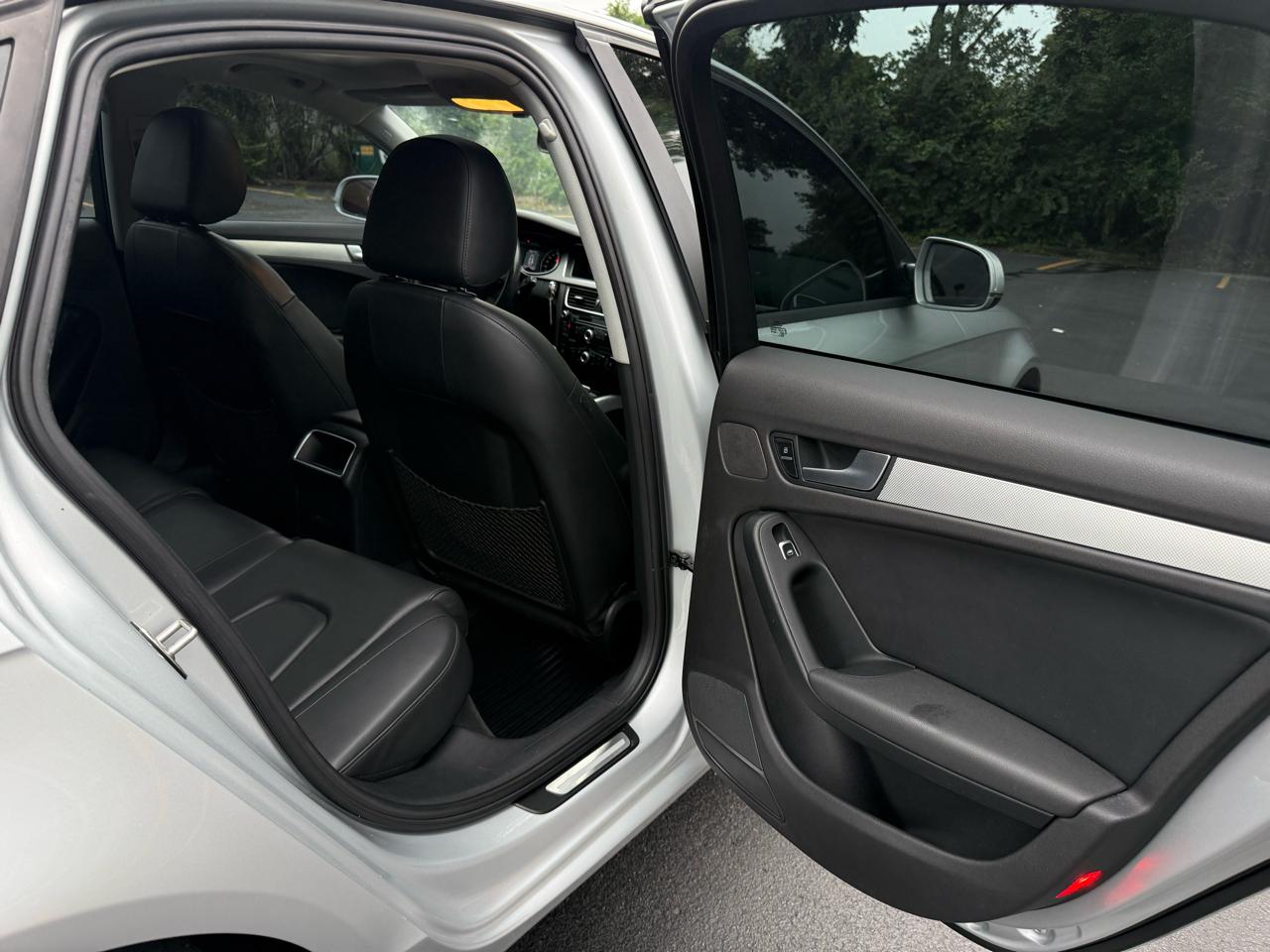 Audi A4 2.0T Premium Sedan quattro Manual 2013