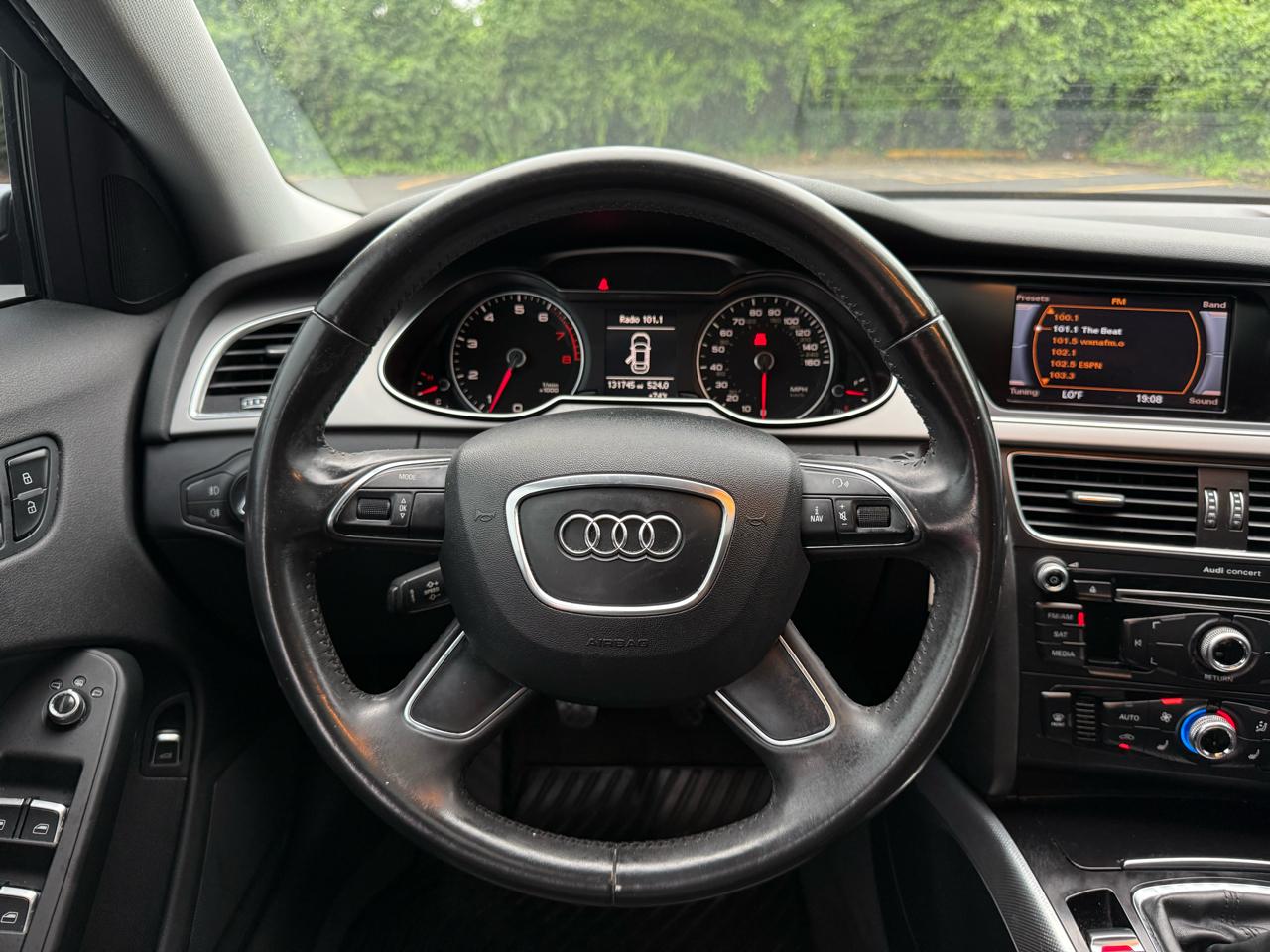 Audi A4 2.0T Premium Sedan quattro Manual 2013