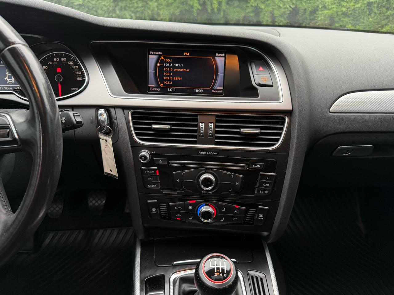 Audi A4 2.0T Premium Sedan quattro Manual 2013