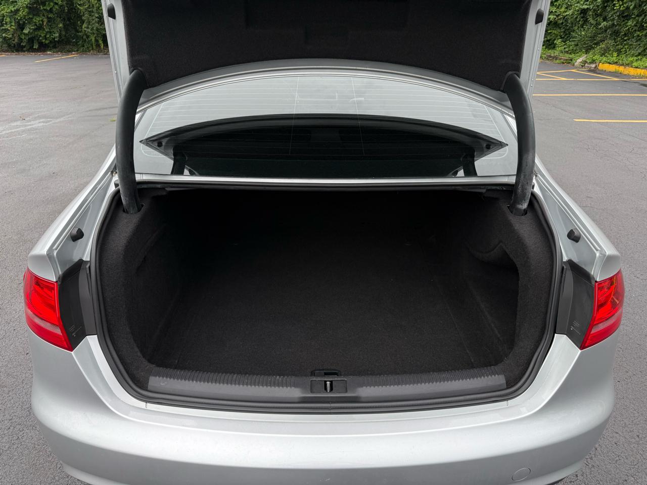 Audi A4 2.0T Premium Sedan quattro Manual 2013