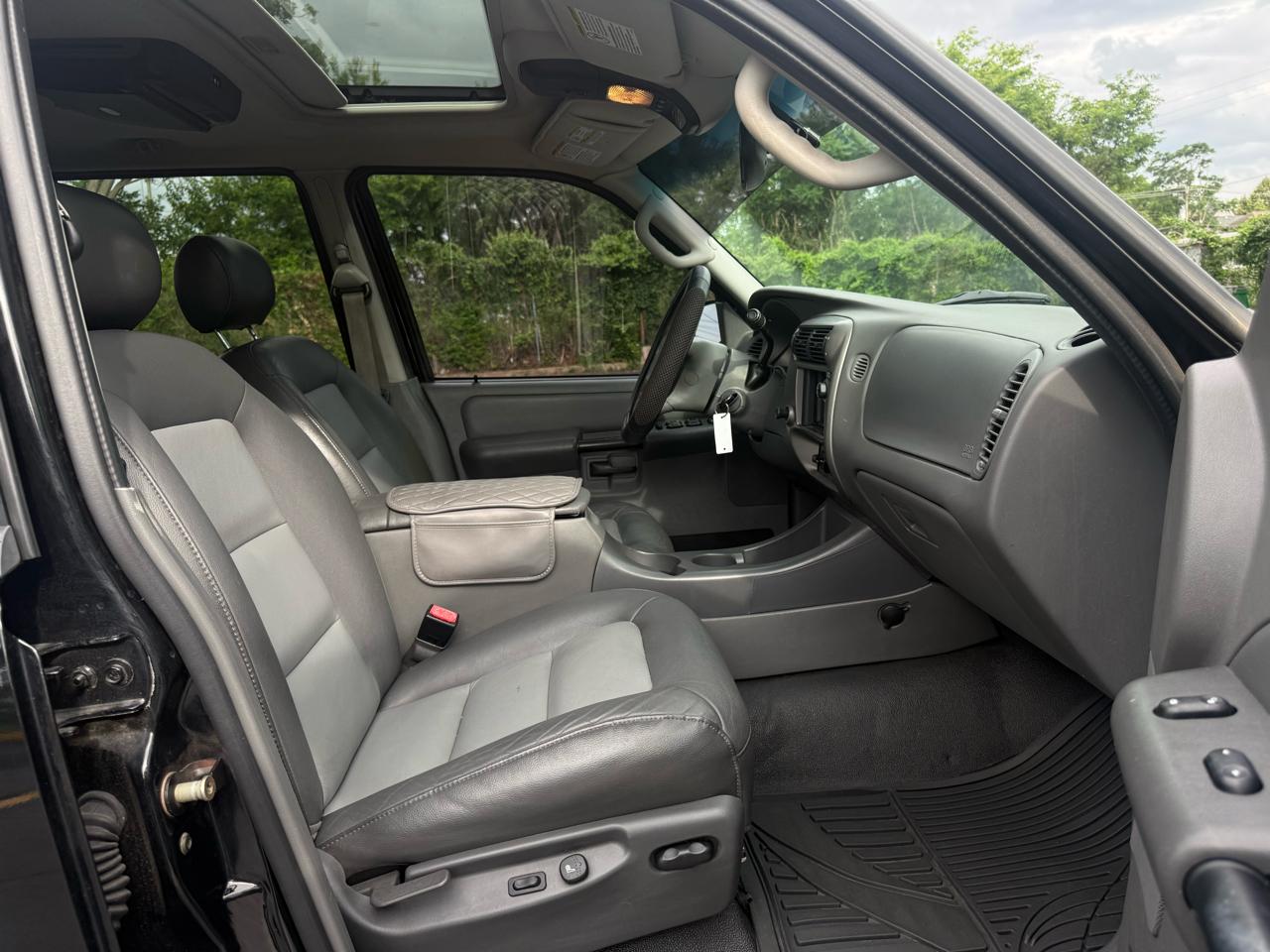 Ford Explorer Sport Trac XLT 2WD 2005