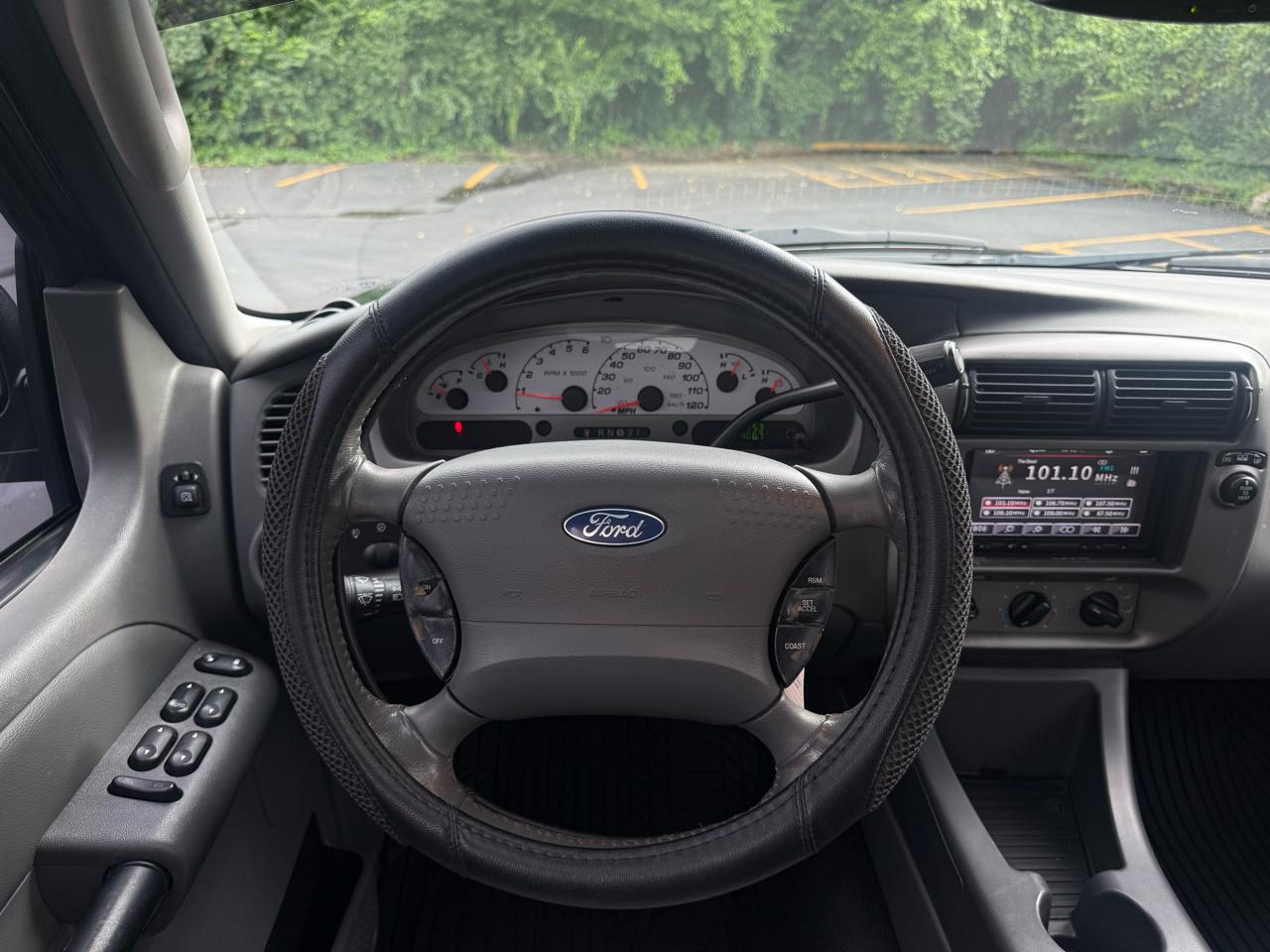 Ford Explorer Sport Trac XLT 2WD 2005