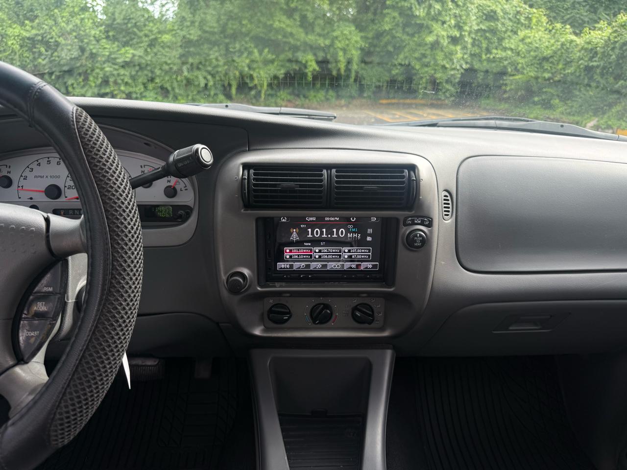 Ford Explorer Sport Trac XLT 2WD 2005
