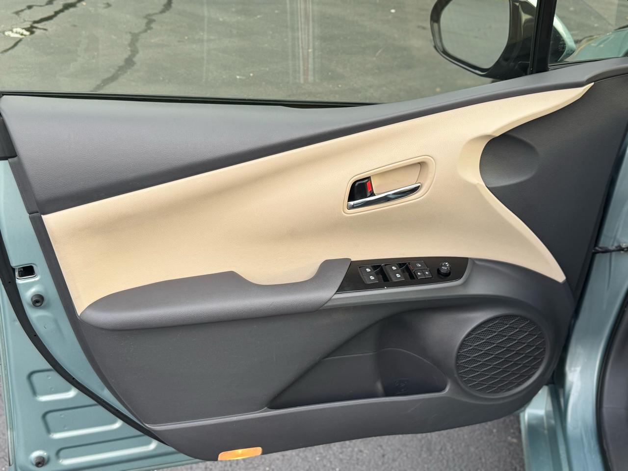 Toyota Prius Two Eco 2017