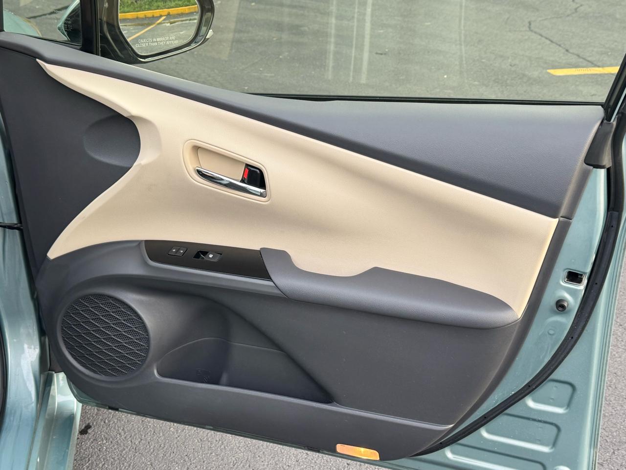 Toyota Prius Two Eco 2017