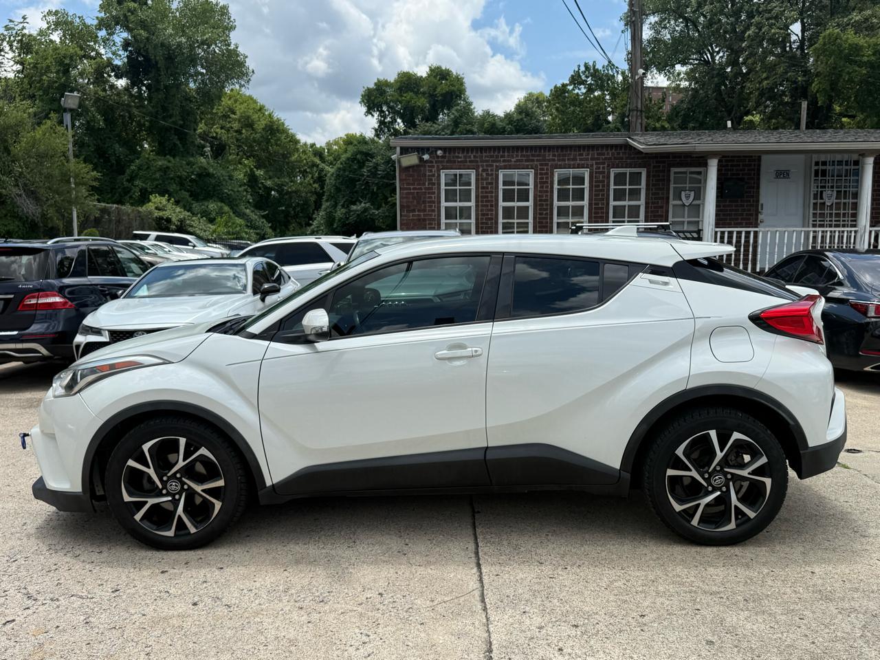 Toyota C-HR LE 2019