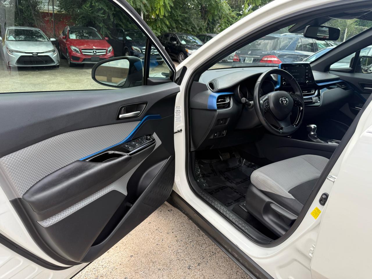 Toyota C-HR LE 2019