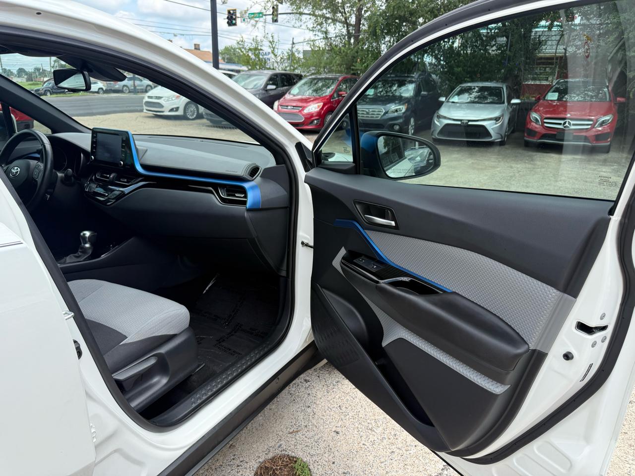 Toyota C-HR LE 2019