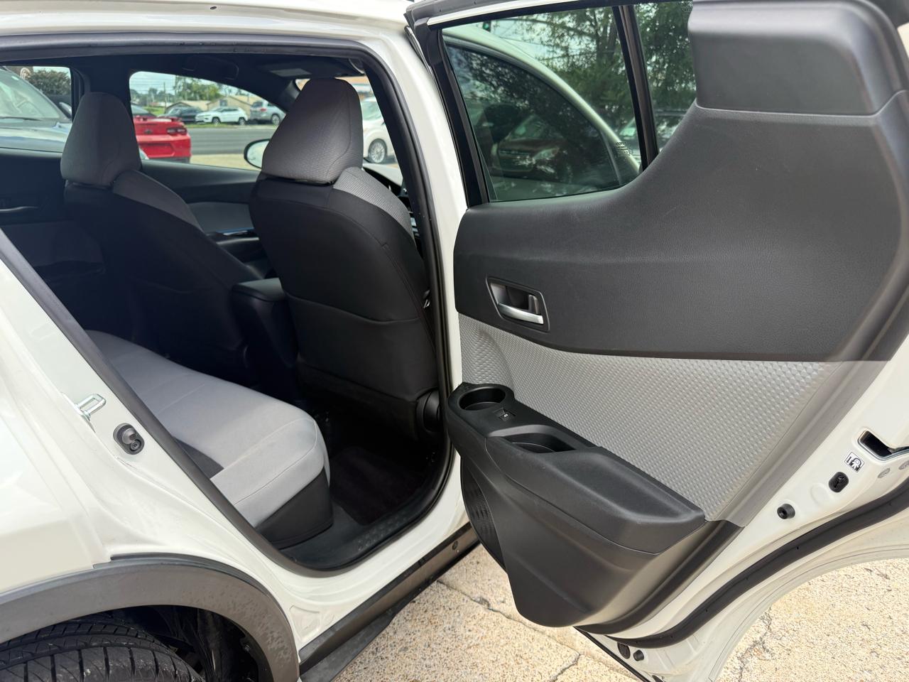 Toyota C-HR LE 2019