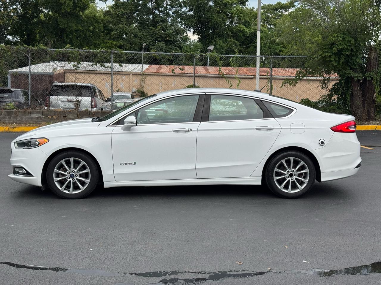 Ford Fusion Hybrid SE 2017