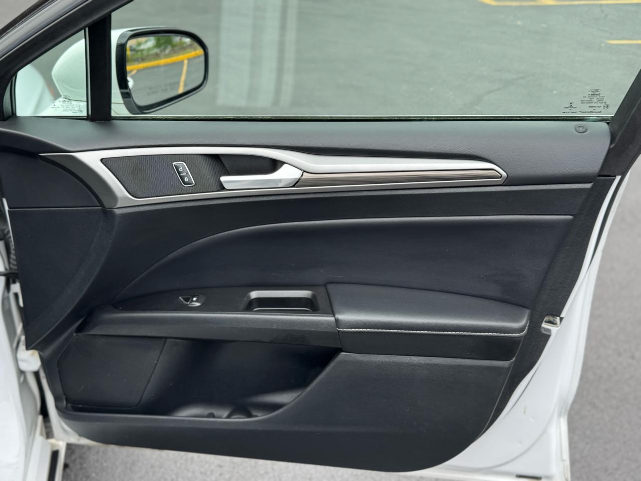 Ford Fusion Hybrid SE 2017