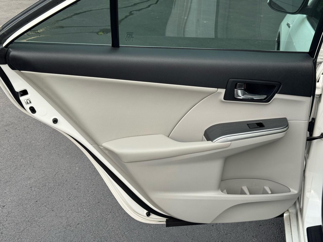 Toyota Camry Hybrid LE 2012