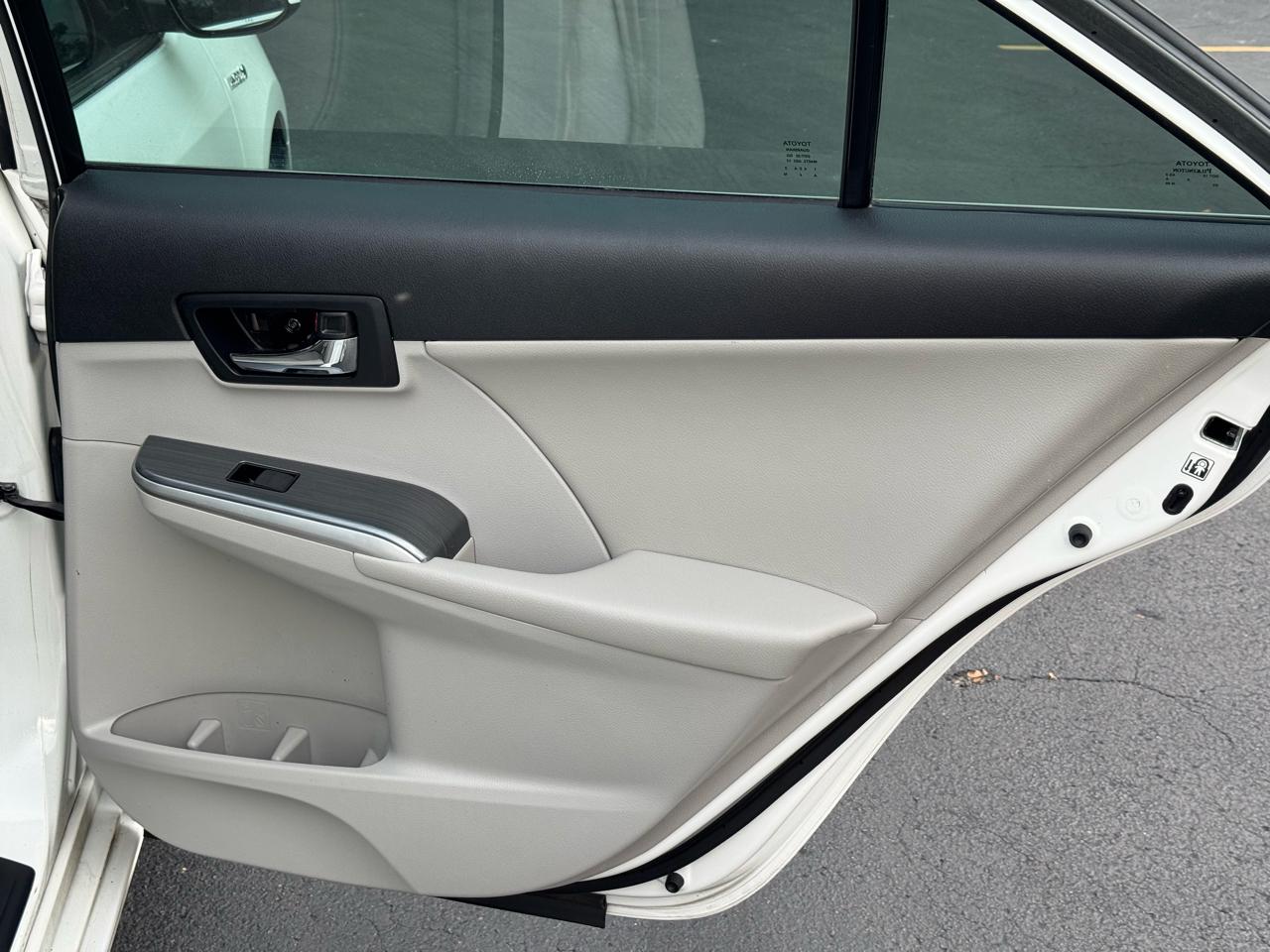 Toyota Camry Hybrid LE 2012