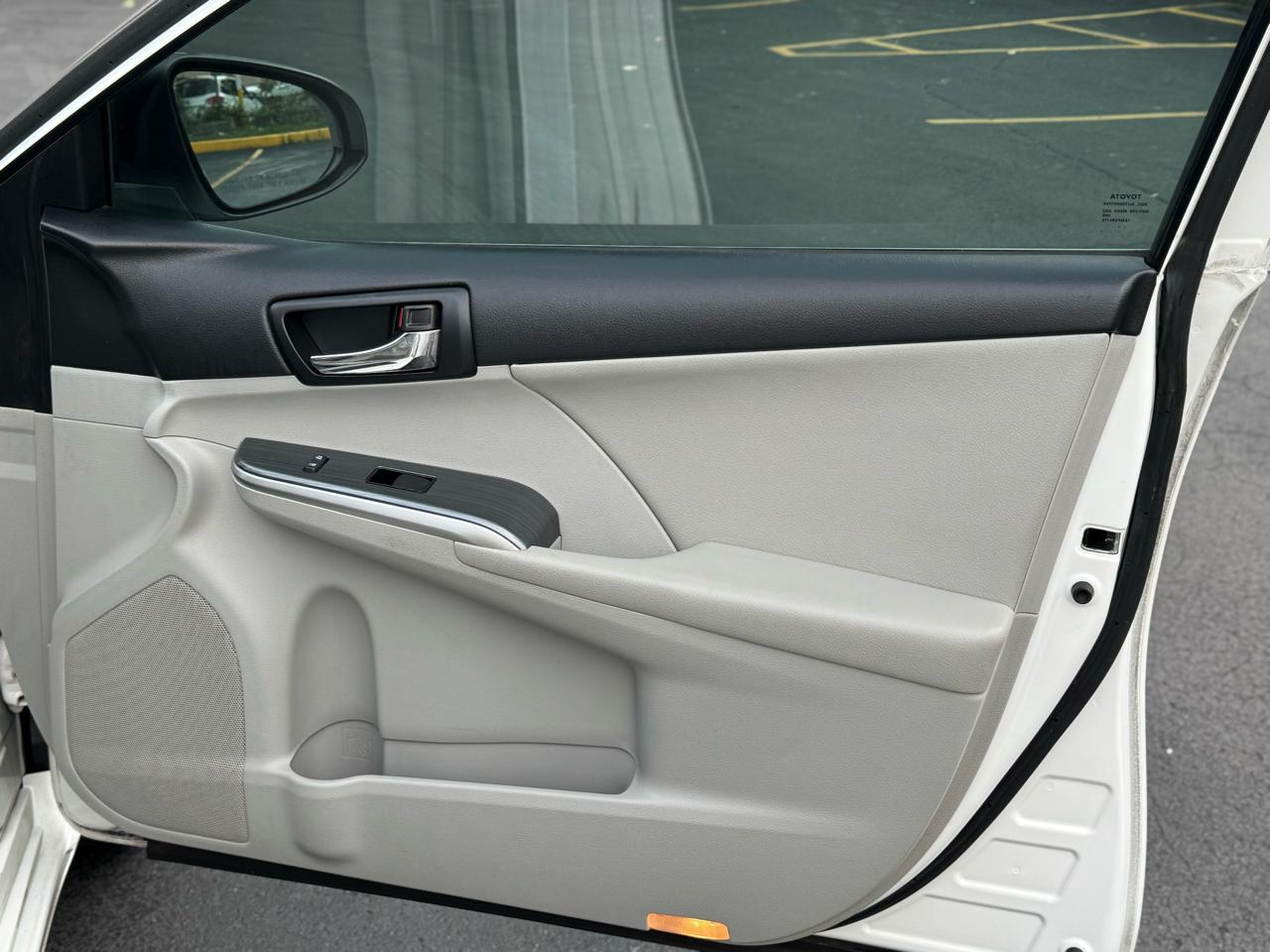 Toyota Camry Hybrid LE 2012