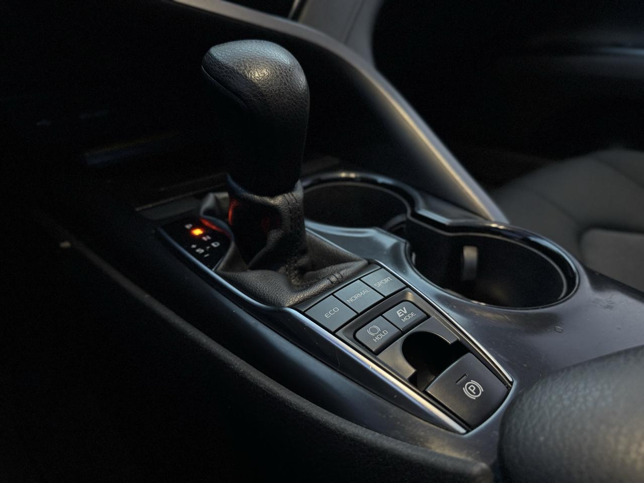 Toyota Camry Hybrid LE 2020