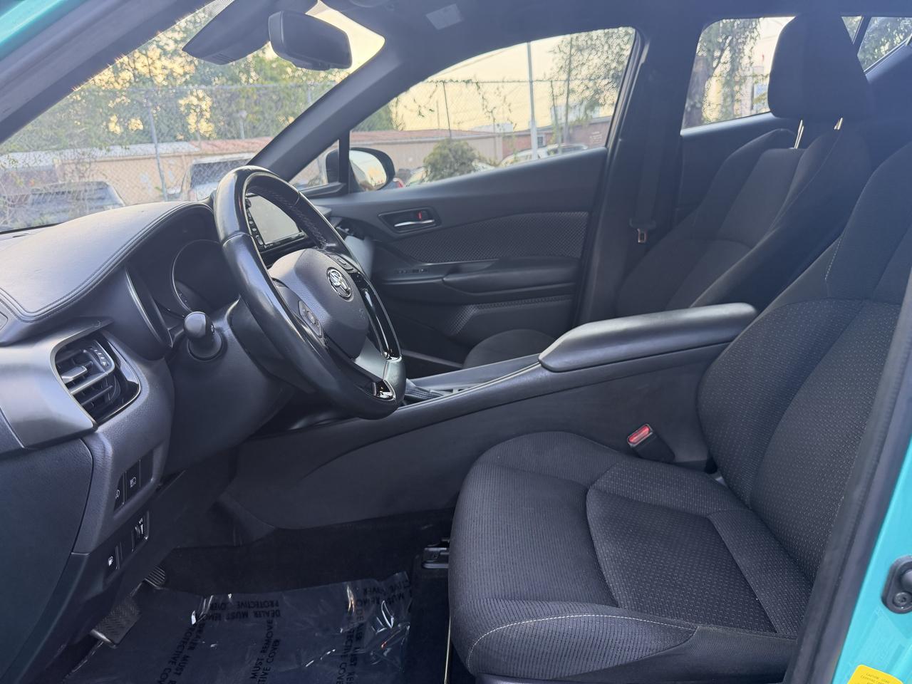 Toyota C-HR XLE 2018