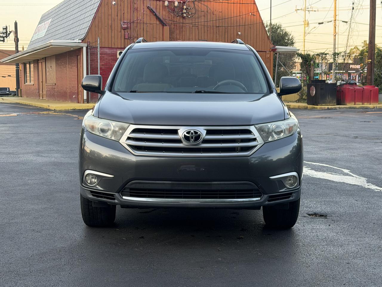 Toyota Highlander Base 2WD V6 2013