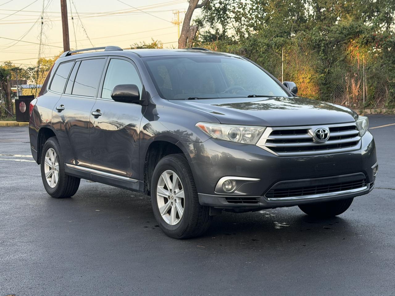 Toyota Highlander Base 2WD V6 2013