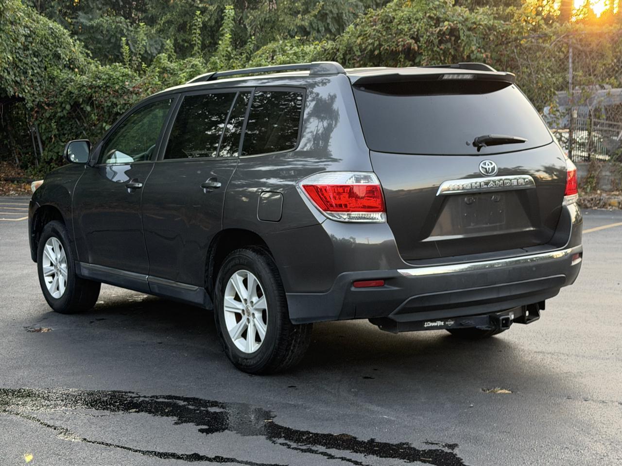 Toyota Highlander Base 2WD V6 2013