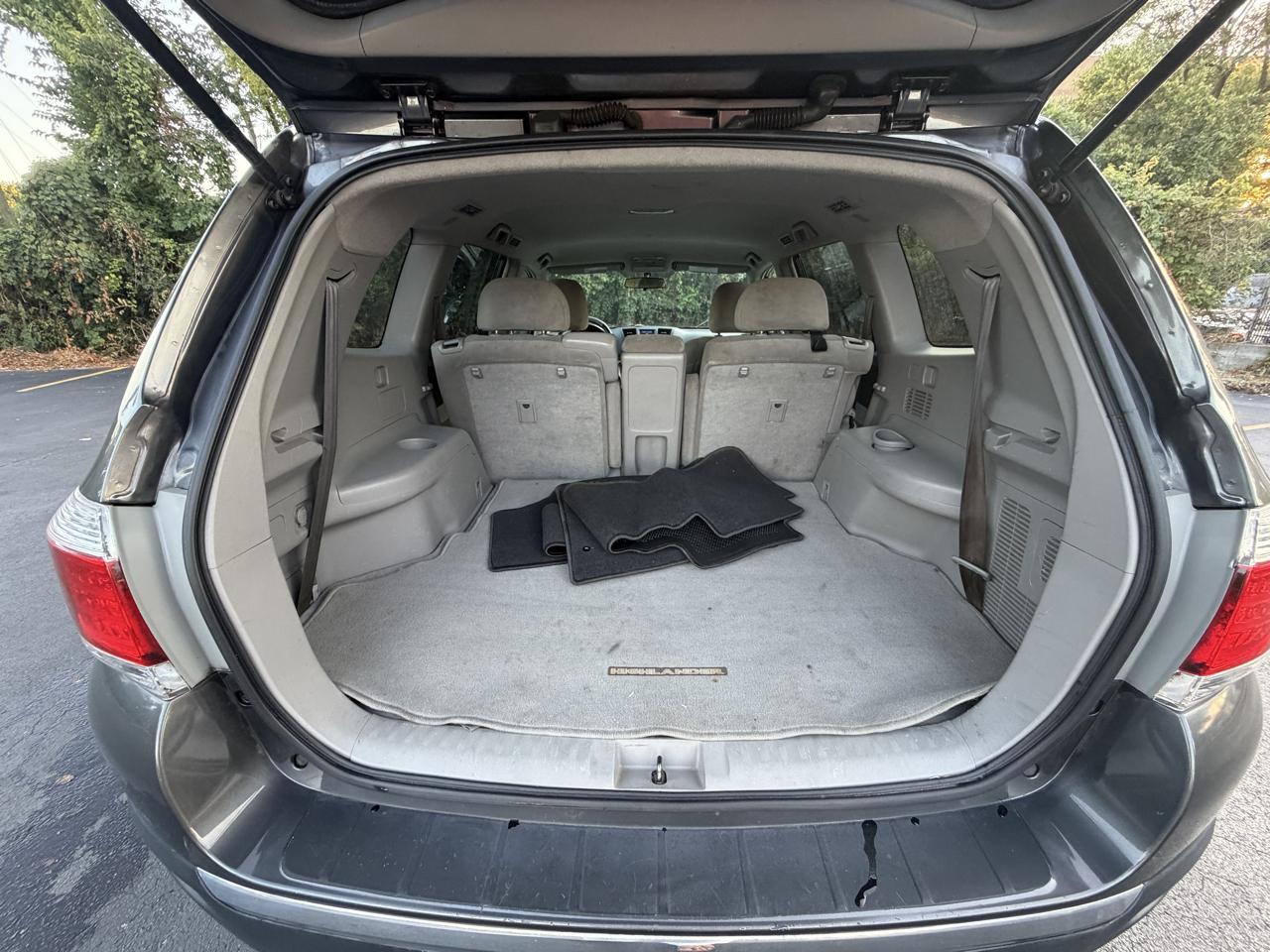 Toyota Highlander Base 2WD V6 2013