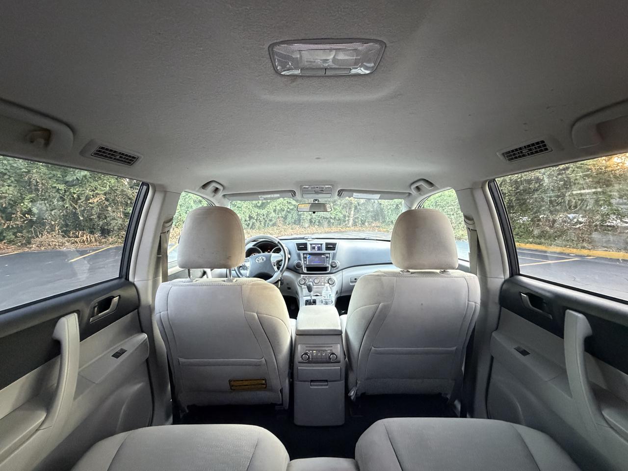 Toyota Highlander Base 2WD V6 2013