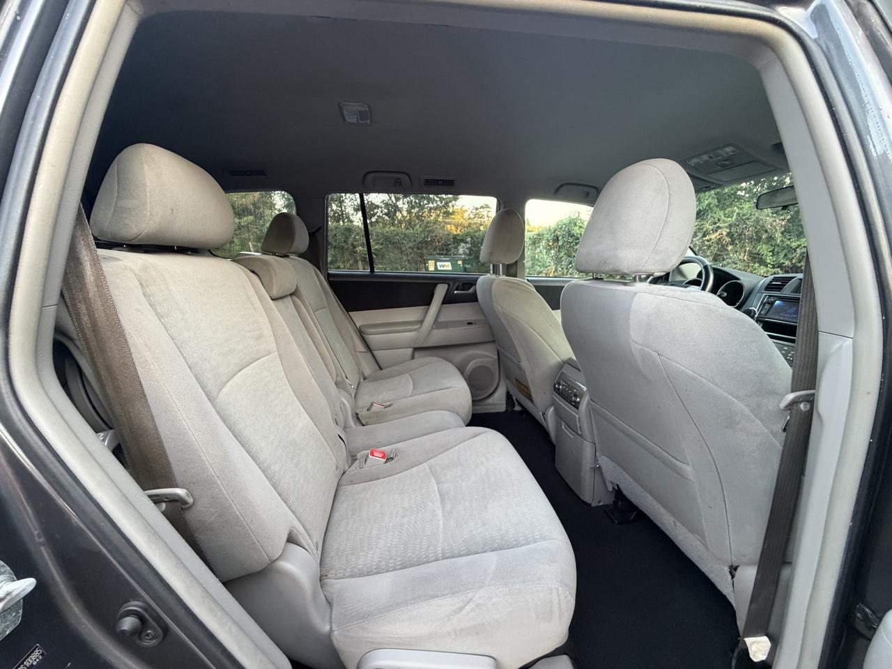Toyota Highlander Base 2WD V6 2013