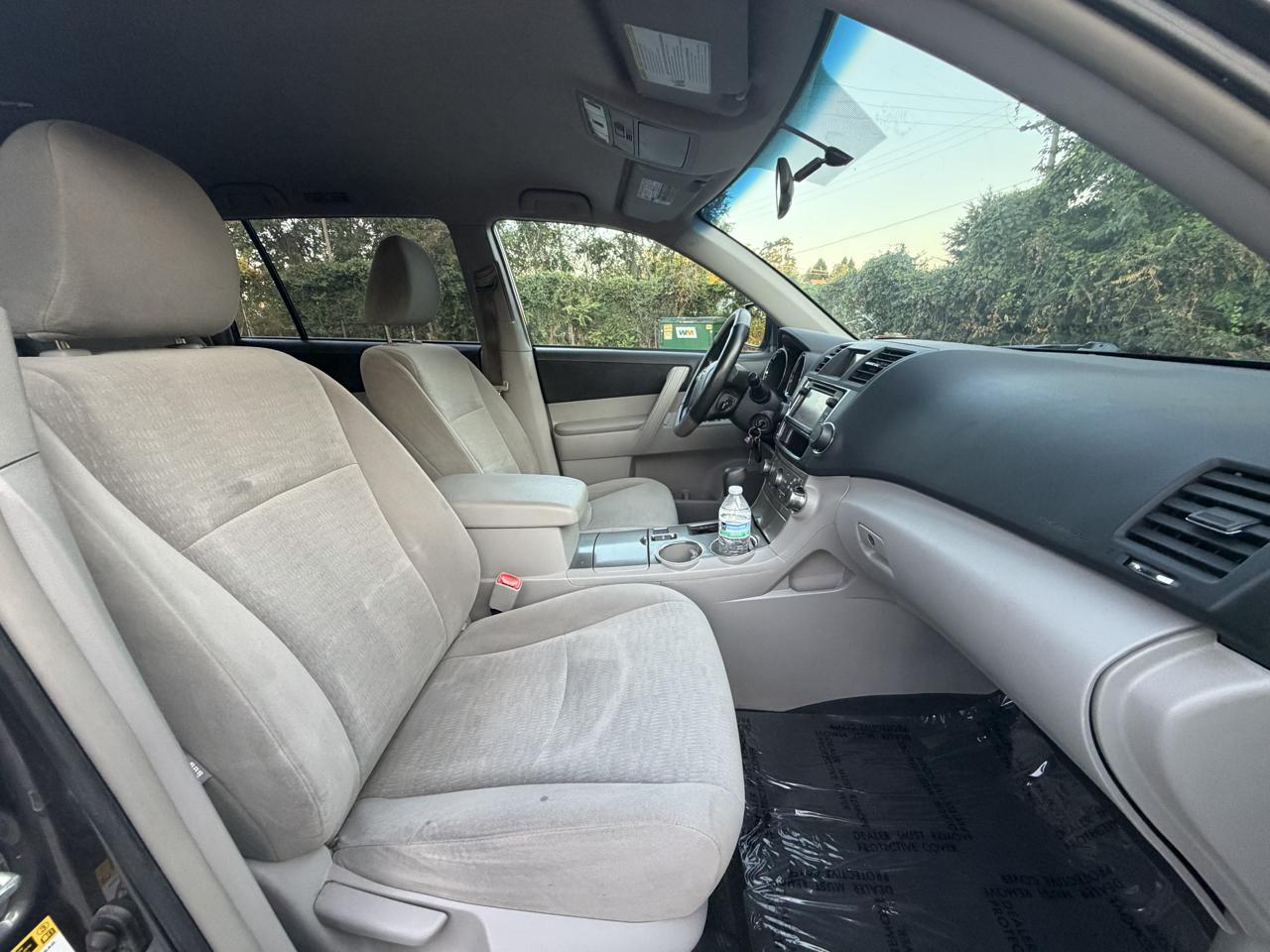 Toyota Highlander Base 2WD V6 2013
