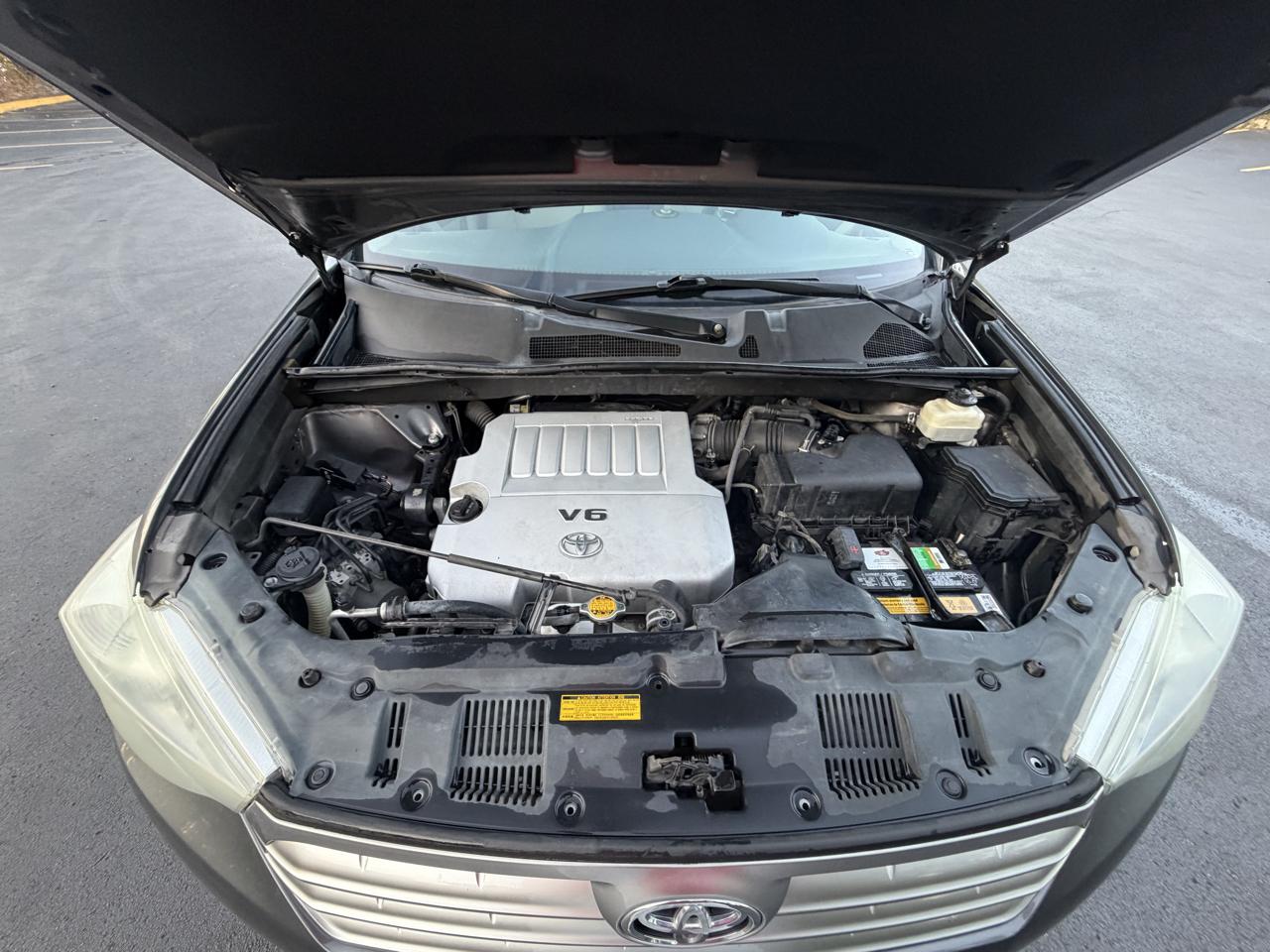 Toyota Highlander Base 2WD V6 2013
