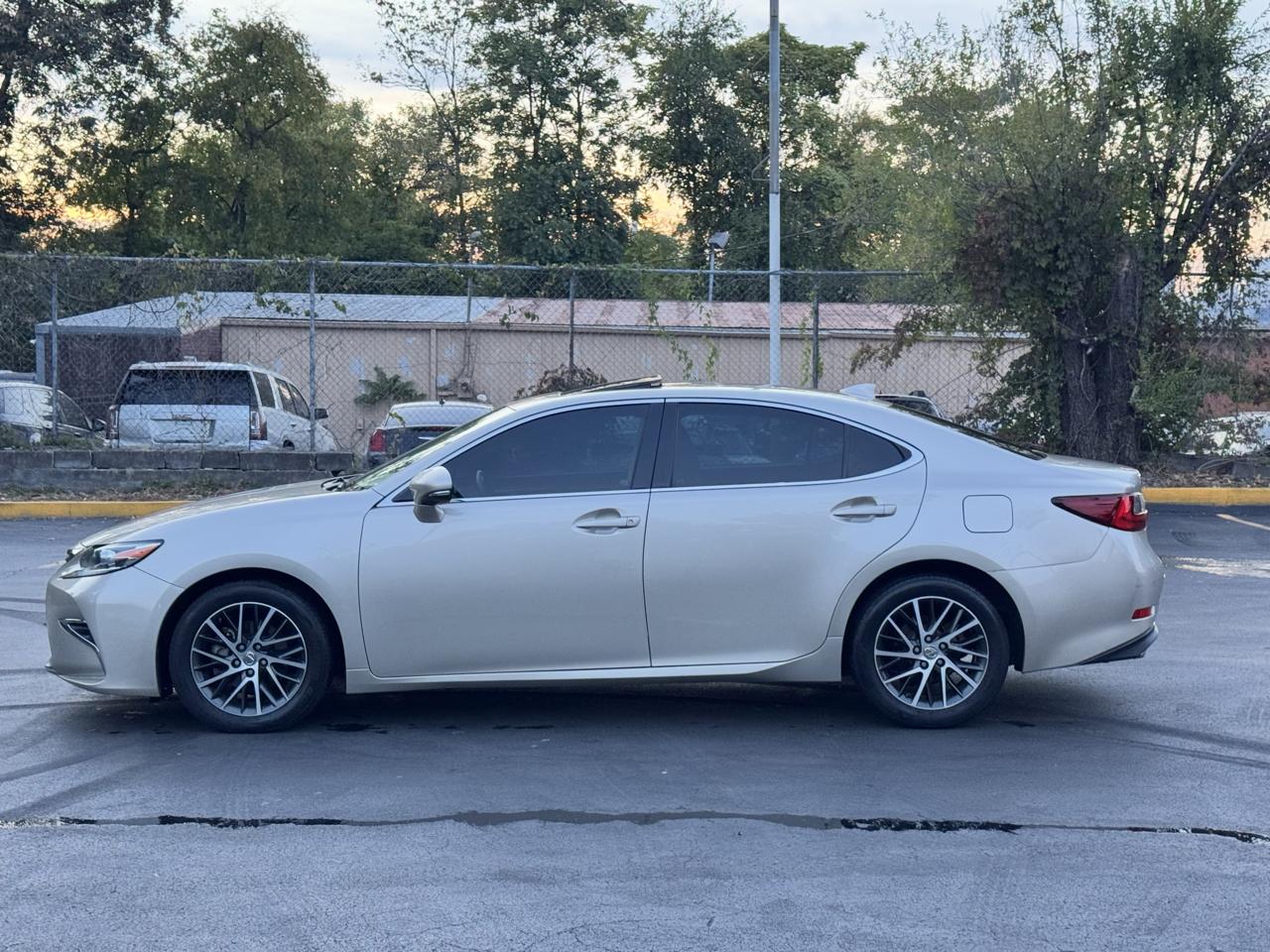 Lexus ES 350 Sedan 2016