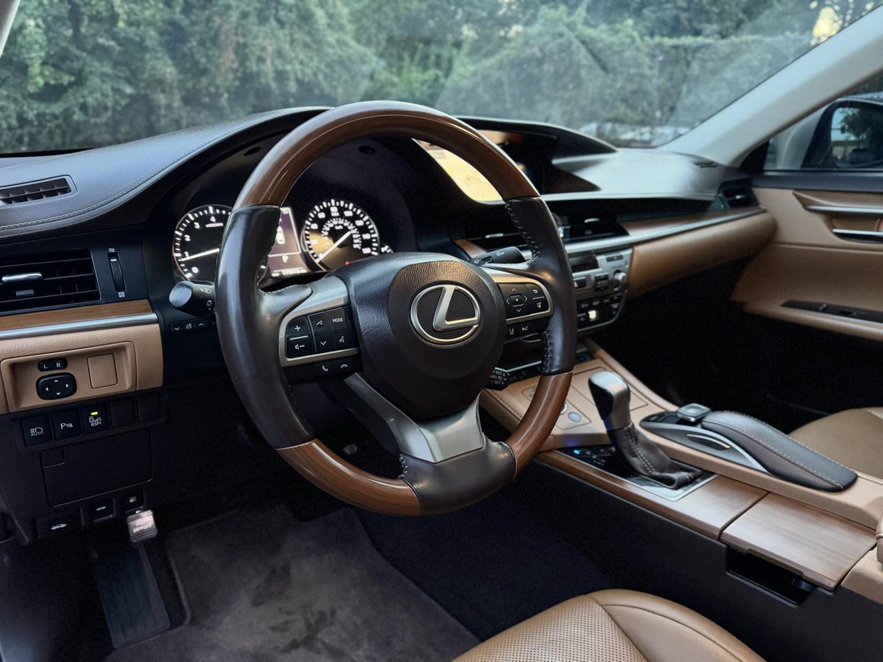 Lexus ES 350 Sedan 2016