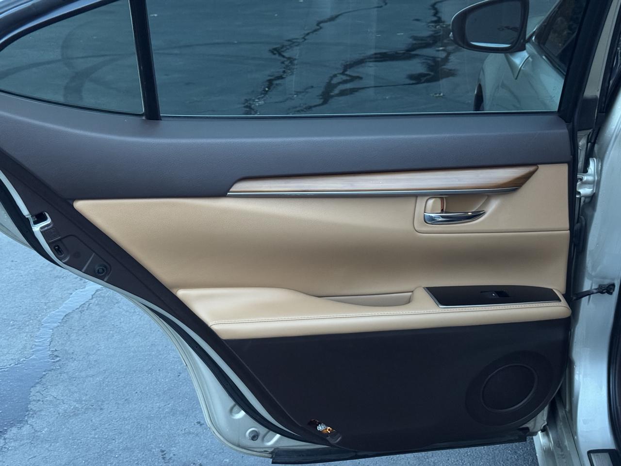 Lexus ES 350 Sedan 2016