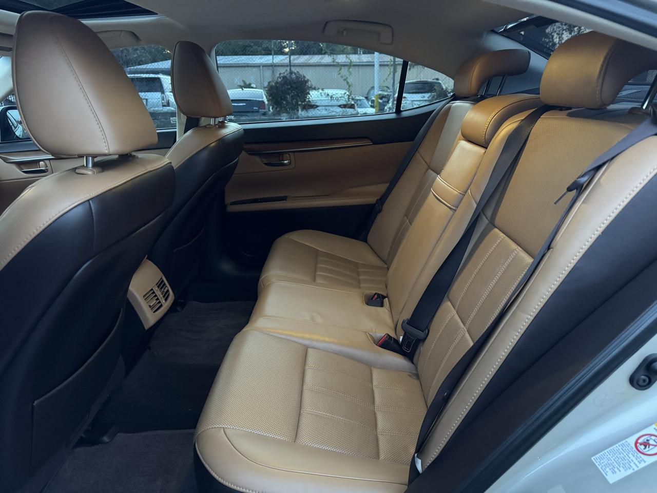 Lexus ES 350 Sedan 2016