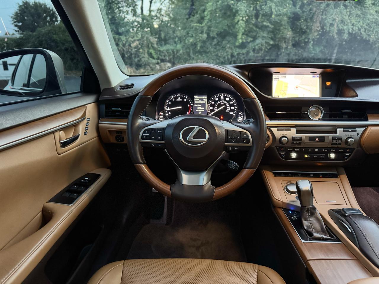 Lexus ES 350 Sedan 2016