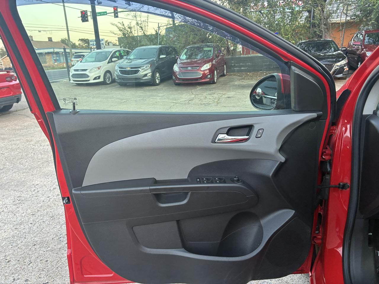 Chevrolet Sonic LTZ Auto 5-Door 2014